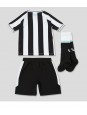 Newcastle United Heimtrikotsatz für Kinder 2022-23 Kurzarm (+ Kurze Hosen)